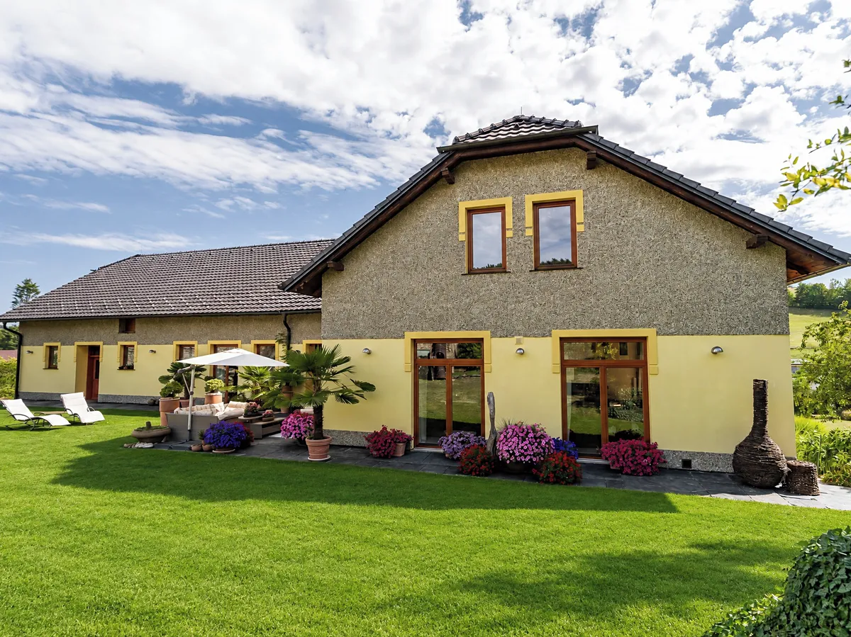 Prodej zemědělské usedlosti 385 m², pozemek 152285 m²